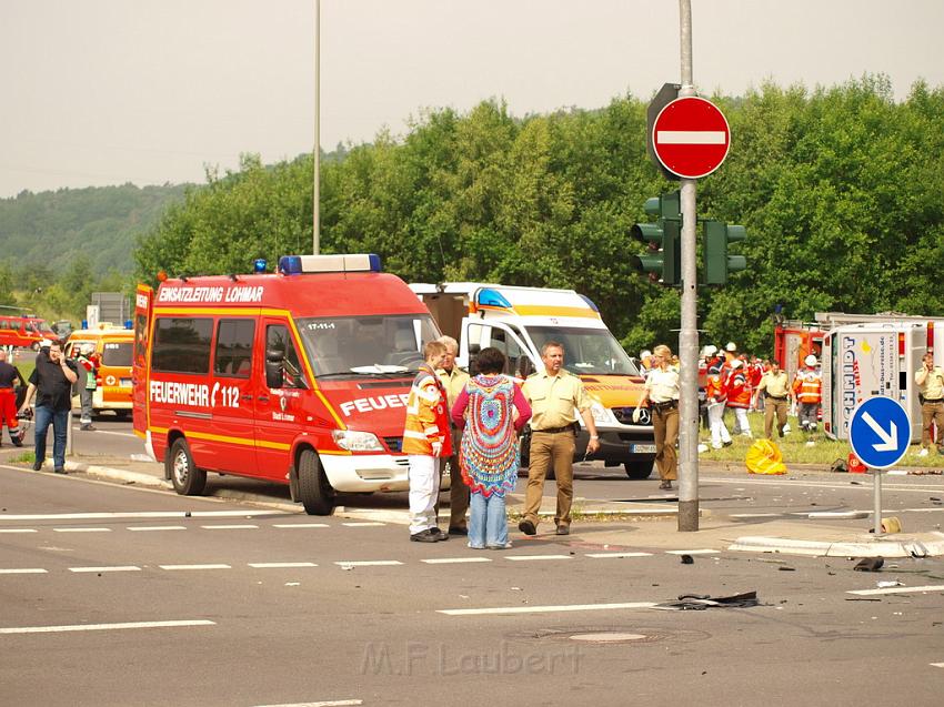 Schwerer Unfall mit Reisebus Lohmar Donrather Dreieck P121.JPG